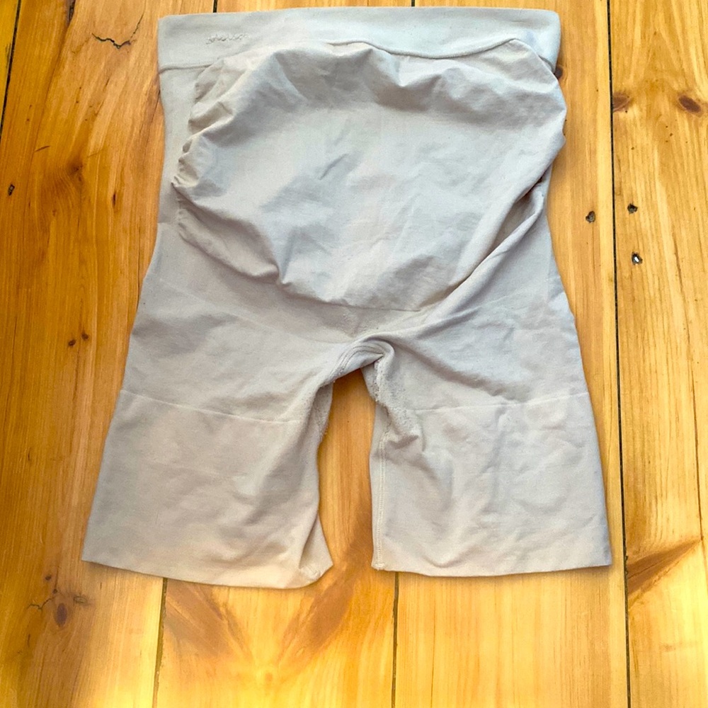 Maternity shape wear size large